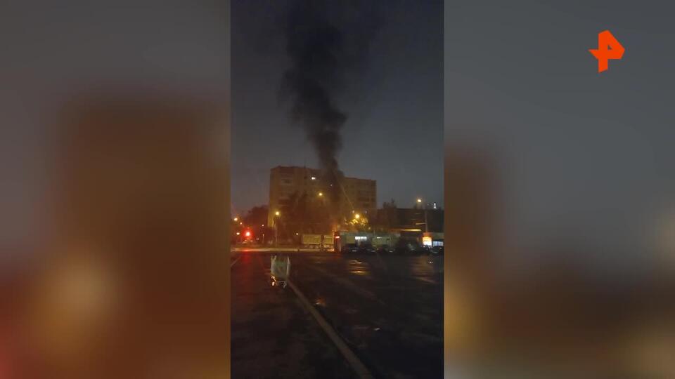Грузовик с водителем внутри загорелся в Екатеринбурге