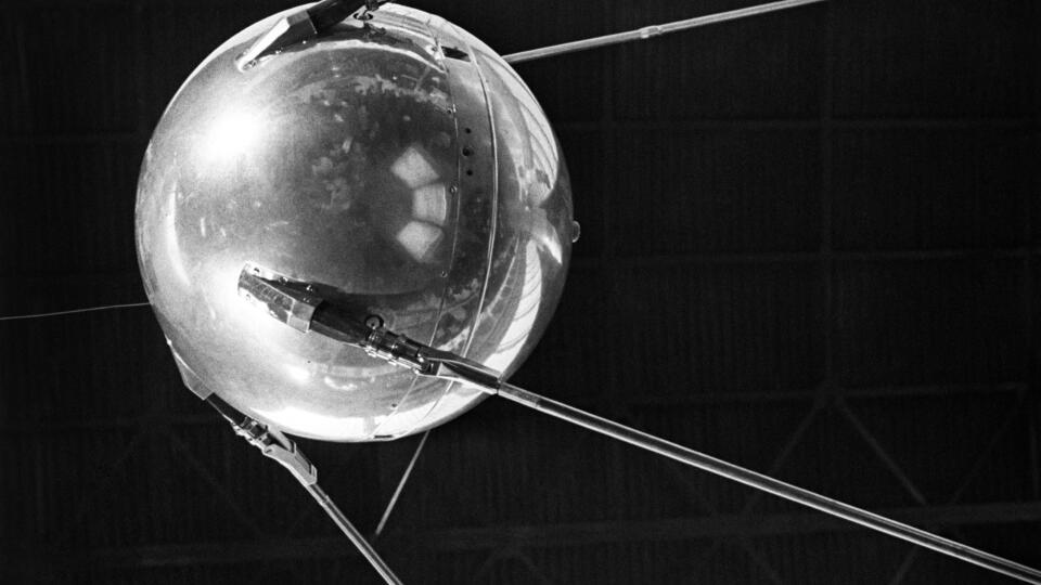 Спутник-1 СССР был запущен первый в мире искусственный спутник Земли
