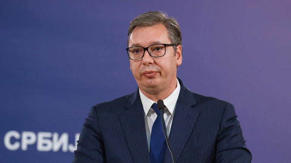 Президент Сербии повторяет русский язык, чтобы выступить на нем в Думе