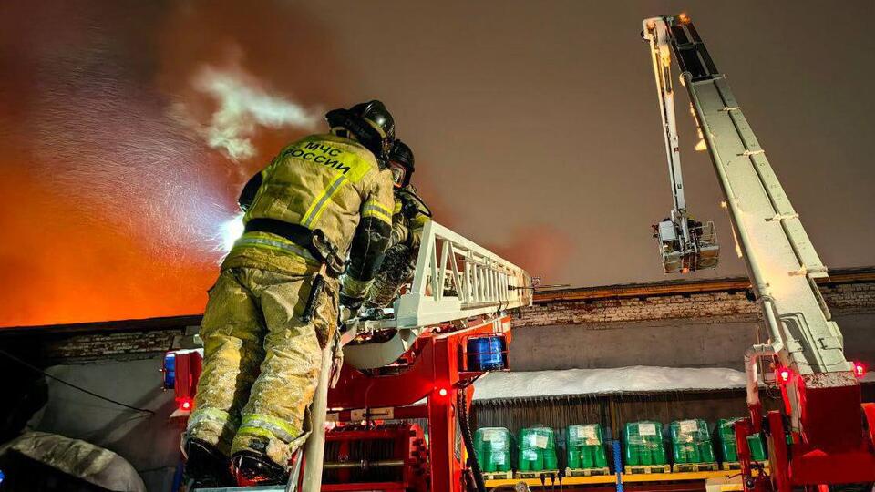 Пожар в производственном здании в Ижевске полностью потушен