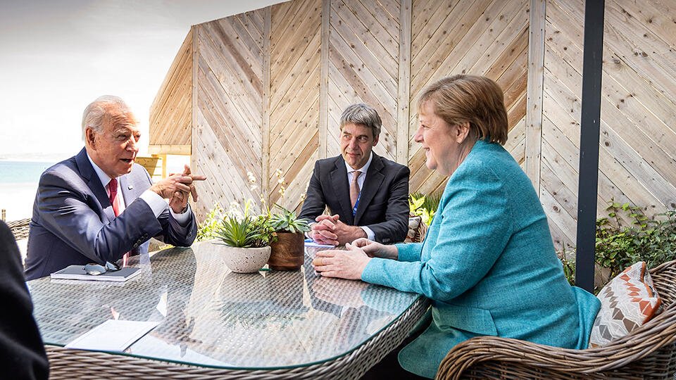 Меркель обсудила с Байденом его будущую встречу с Путиным