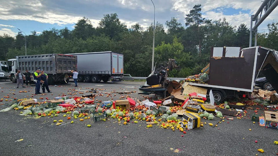Столкновение "ГАЗели" с грузовиком унесло жизнь человека в Подмосковье