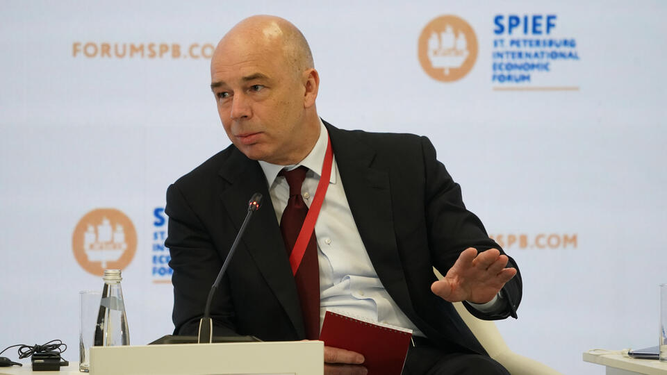 Силуанов: Россия полностью откажется от доллара в структуре ФНБ