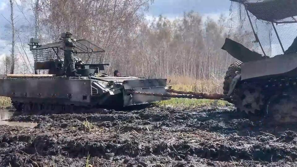 Помощь фронту уже стала традицией. Фото: © Кадр из программы "Итоговая программа с Петром Марченко", РЕН ТВ