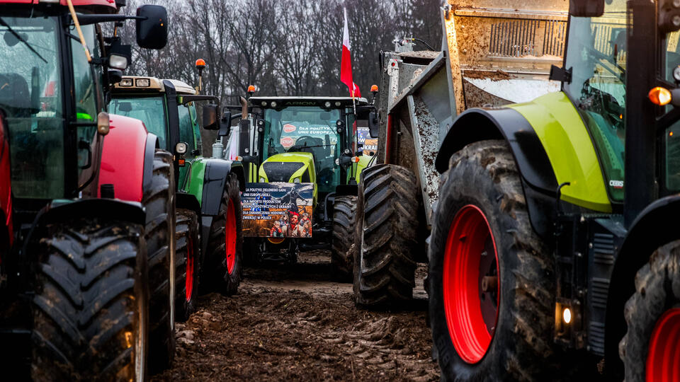 Правительство Польши проведет встречу с протестующими фермерами