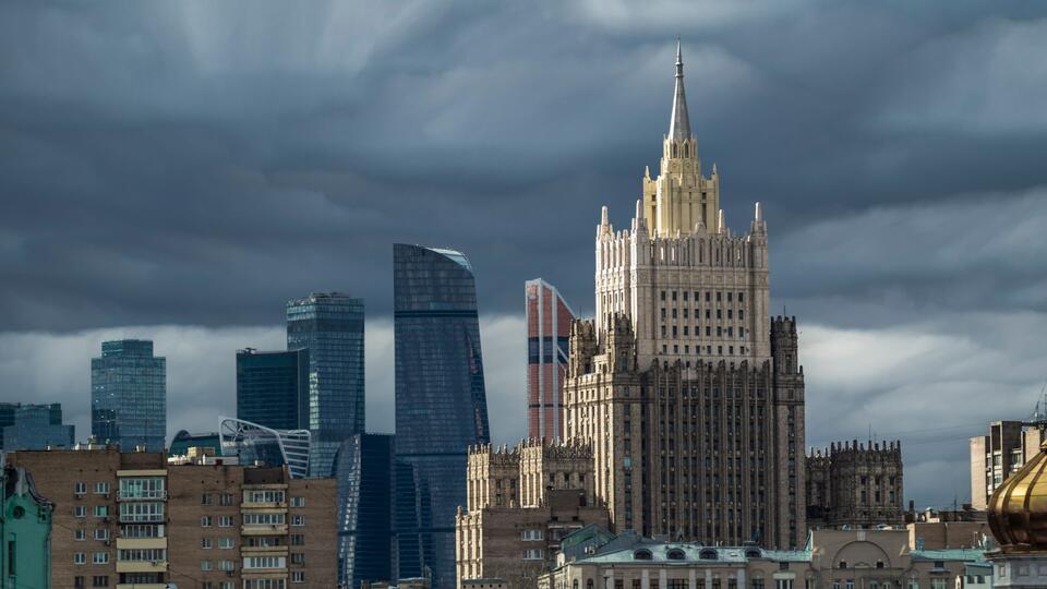 В МИД заявили, что Россия пока не ищет альтернативу SWIFT