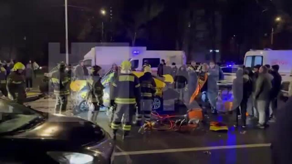 Четыре человека пострадали в ДТП пяти машин на юго-востоке Москвы