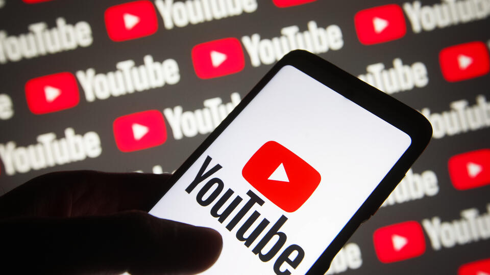 Интернет-аналитик назвал YouTube пособником Запада в борьбе с Россией