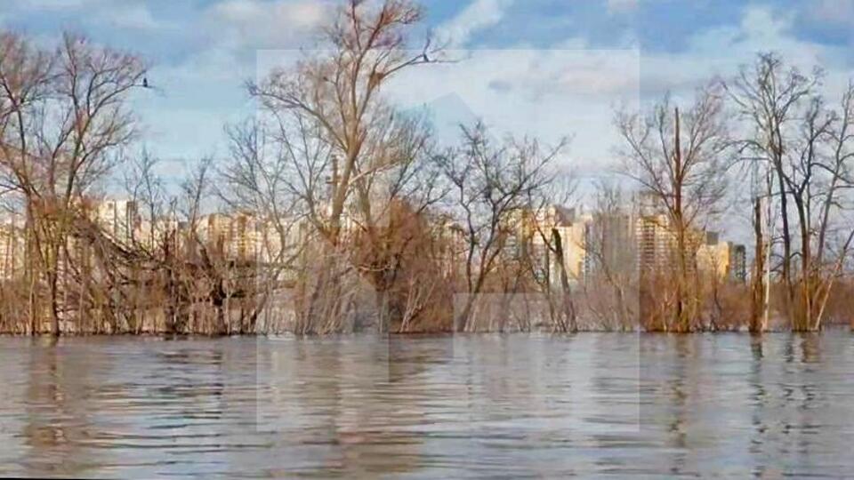 Уровень воды в реке Урал у Оренбурга превысил критическую отметку