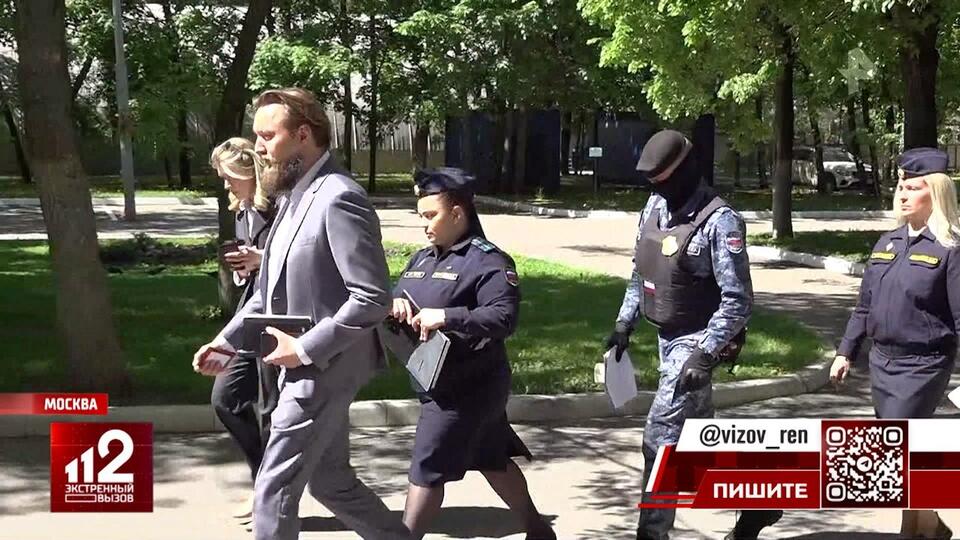 Полицию, приставы и Росздравнадзор не пустили в клинику Хайдарова