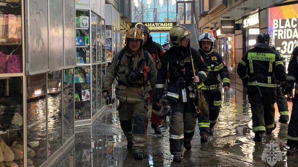 Пожар в торговом центре в Москве потушили
