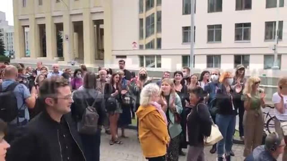 Учителя вышли на митинг у Минобразования в Минске