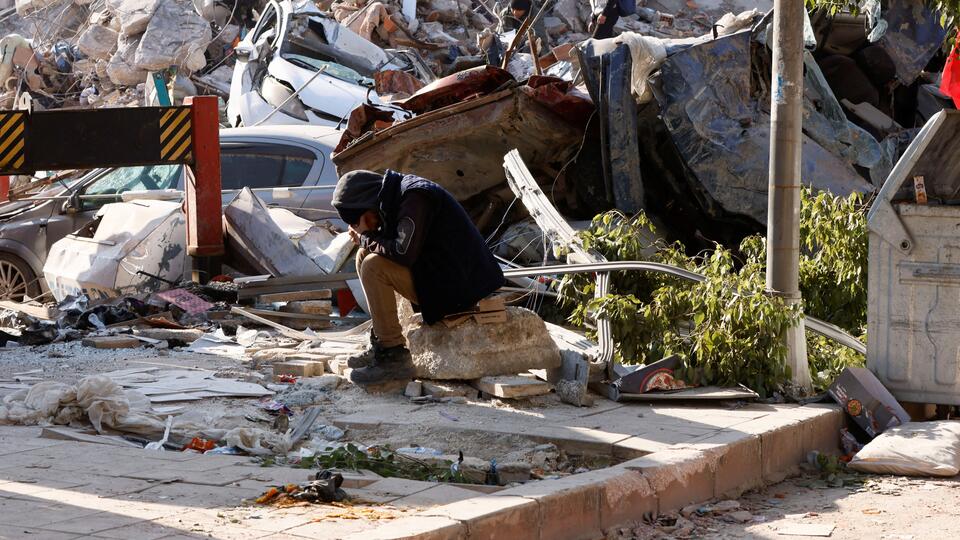 В Турции продолжают находить выживших под завалами после землетрясения
