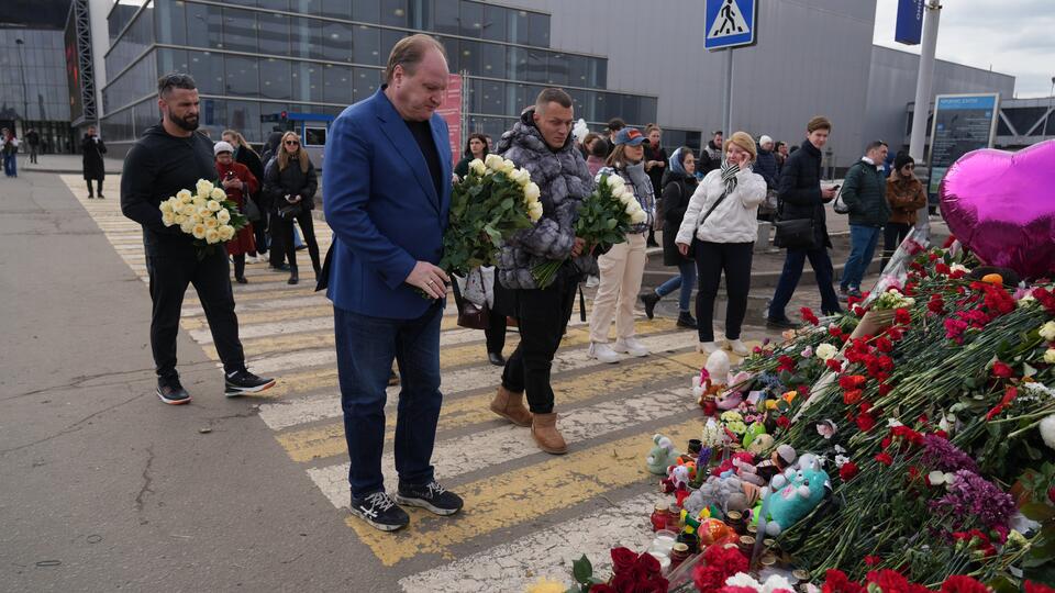 Хрюнов возложил цветы к месту теракта в 