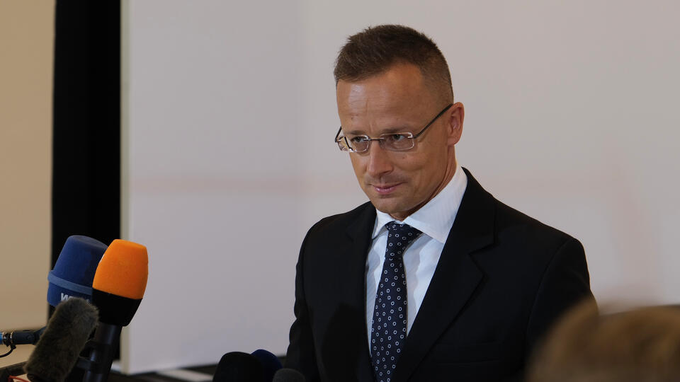 Сийярто: «Решение украинского конфликта – за столом переговоров, а не на поле боя»
