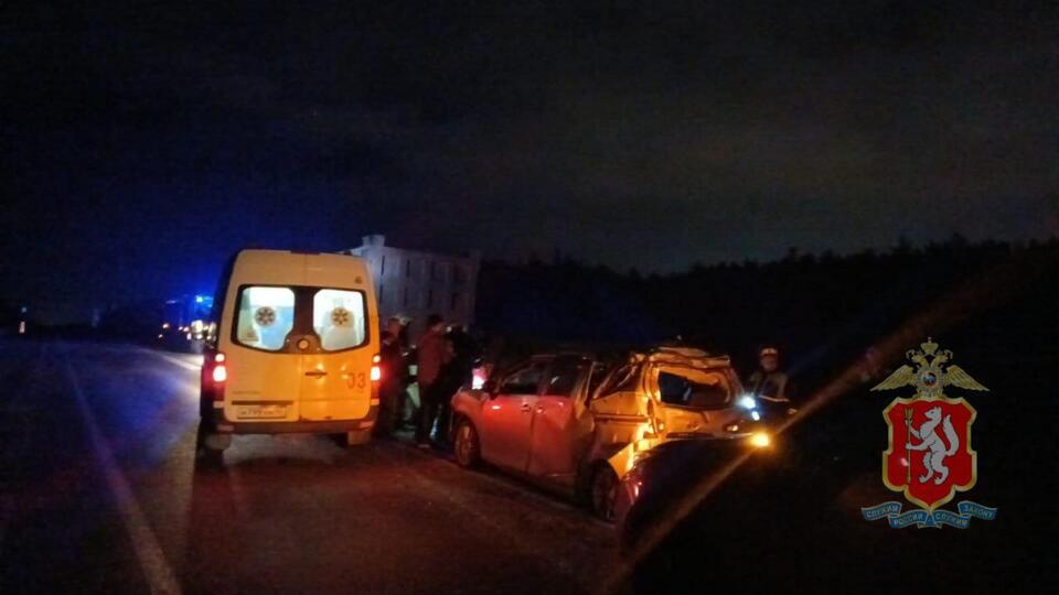 Шесть человек пострадали в аварии с грузовиком на ЕКАД в Свердловской области