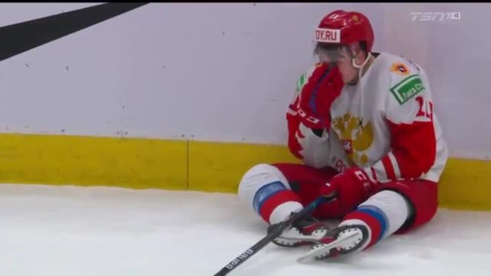 Российский хоккеист расплакался после поражения от Финляндии на МЧМ