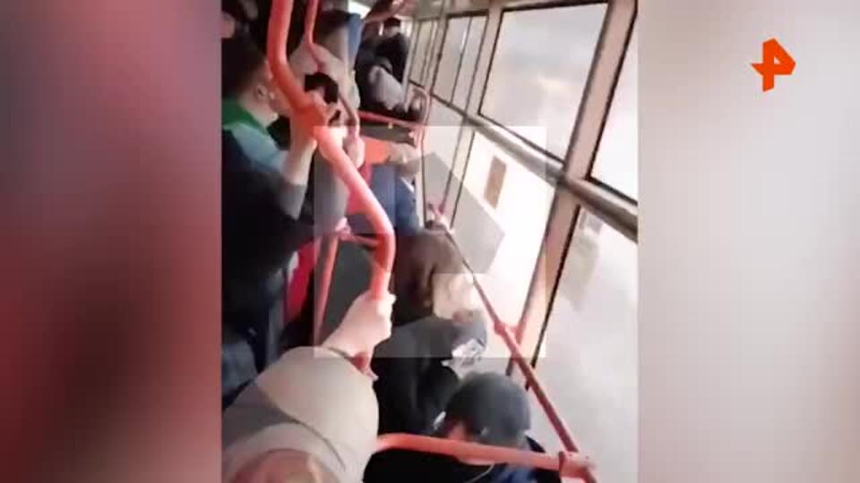 Неуправляемый трамвай с людьми едва не перевернулся в Нижнем Новгороде