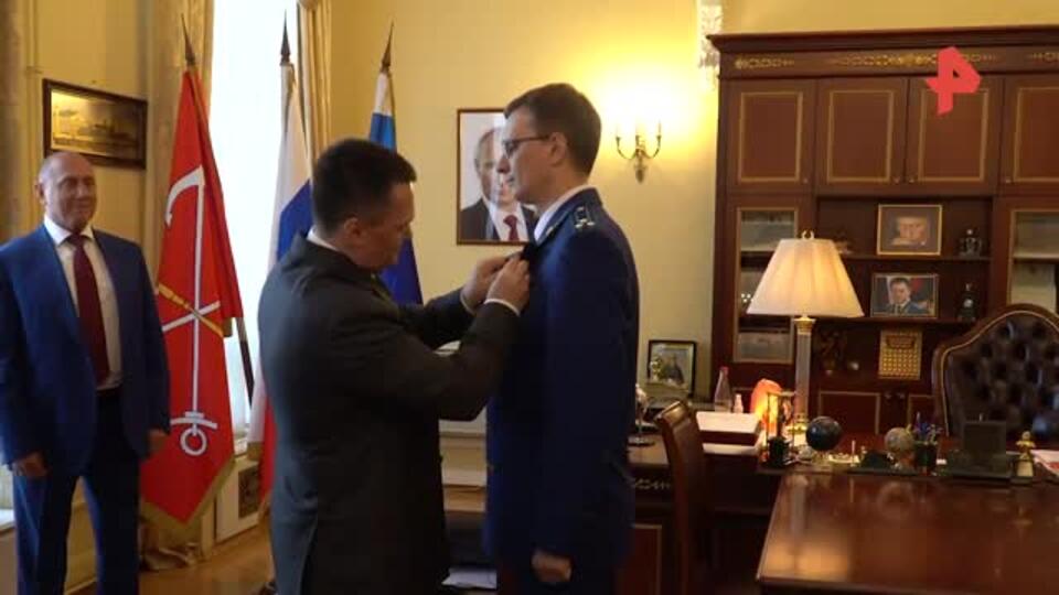 Краснов наградил прокурора, освободившего из заложников детей