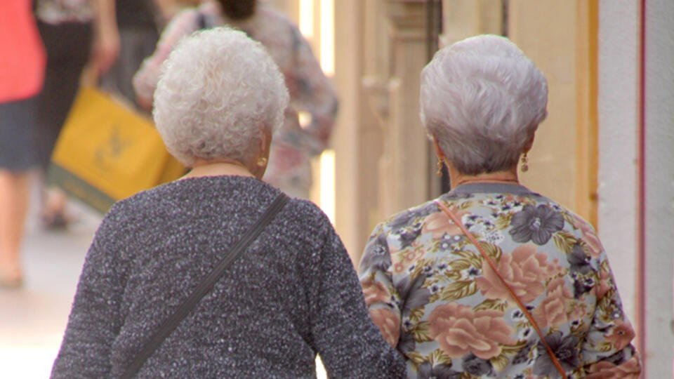 В США поженились 90-летние пенсионерки