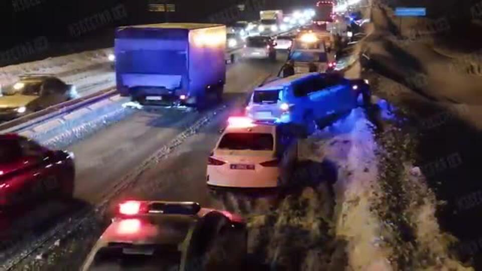 Видео последствий ДТП с 25 машинами на Киевском шоссе с коптера