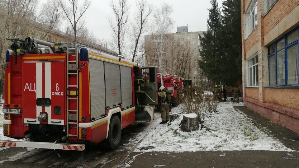 75 человек эвакуировали из детсада в Омске из-за пожара