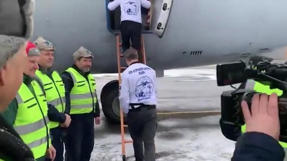 Россияне совершили первый в мире стратосферный прыжок на Северный полюс