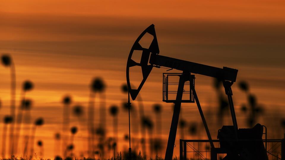 Новак: РФ продлит добровольное сокращение добычи нефти