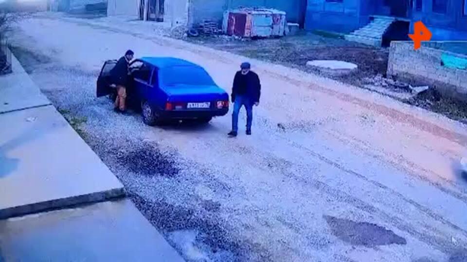 Двое работников ЖКХ погибли при взрыве газа в канализации в Дагестане