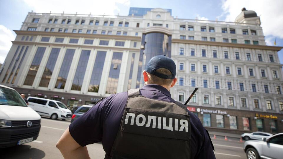 СМИ: в Киеве начали задерживать мужчин, не обновивших данные в военкоматах