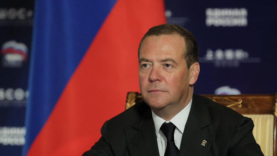 Медведев заявил о "токсичности" США даже для союзников страны