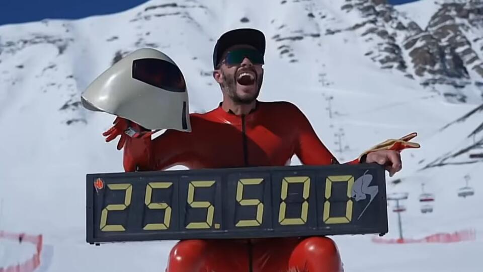 Новый рекорд по скоростному спуску на лыжах. Фото: © youtube.com/Atomic Ski Fans