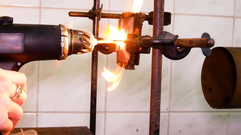 Секреты защиты от огня. Фото: © Кадр из программы "Наука и техника", РЕН ТВ