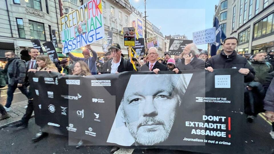 Марш в поддержку Ассанжа начался в Лондоне после суда по его делу