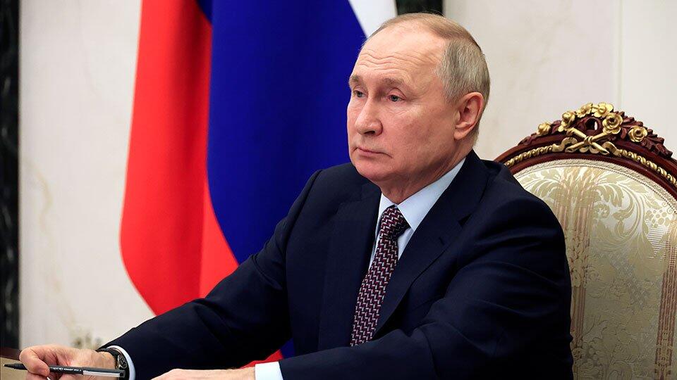 Путин объявил о сокращении внешнего долга РФ на треть