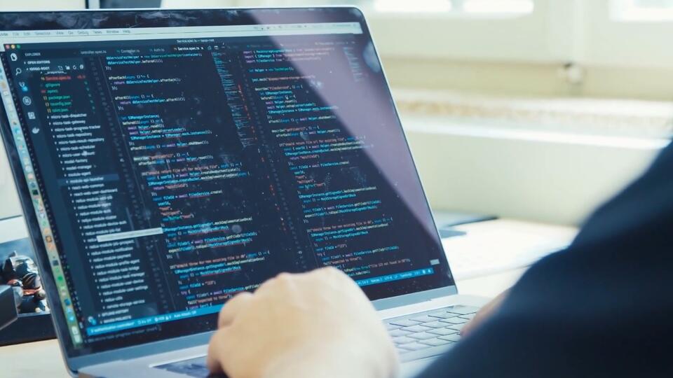 Какие схемы используют интернет-аферисты. Фото: © Кадр из программы "Купи-продай", РЕН ТВ