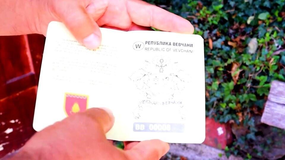 За красочным карнавалом стоит приехать в деревню Вевчани в Северной Македонии. Фото: © Кадр из программы "Невероятно интересные истории", РЕН ТВ