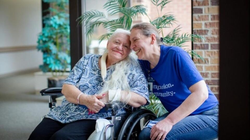 Сестры нашли друг друга спустя 50 лет благодаря коронавирусу
