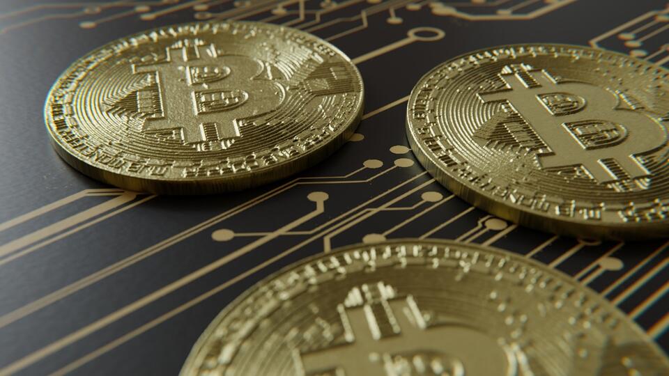 Биткоин подорожал до 45 тысяч долларов впервые с мая
