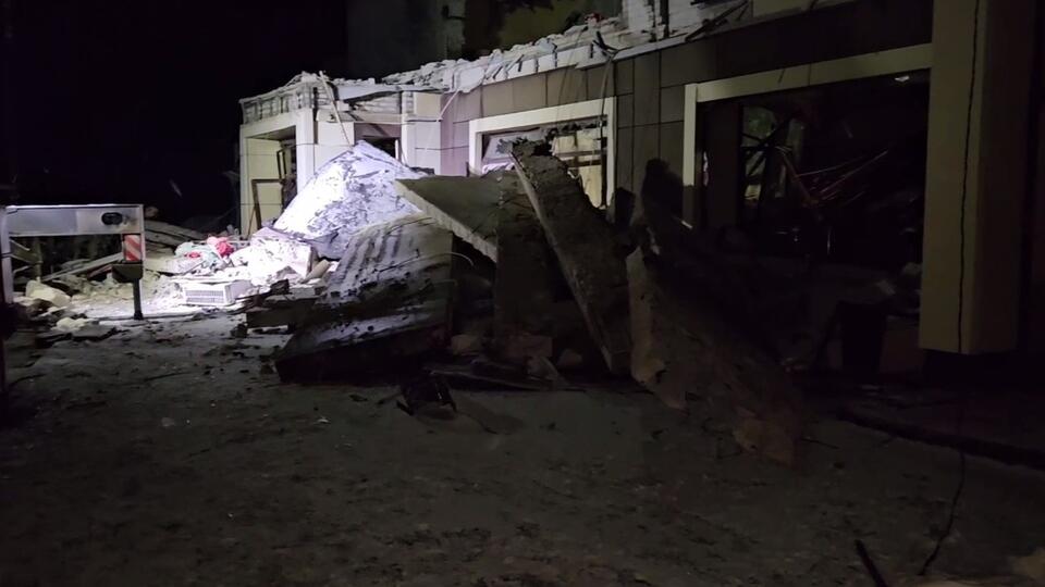 Разбор завалов разрушенной ВСУ пекарни в Лисичанске будет продолжаться всю ночь