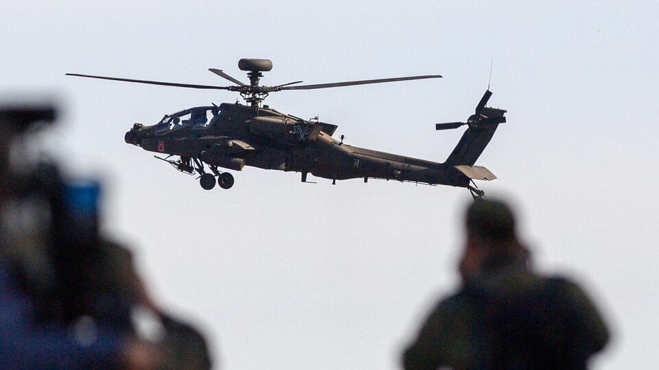 Лондон пообещал Киеву вертолеты Apache для ударов по танкам