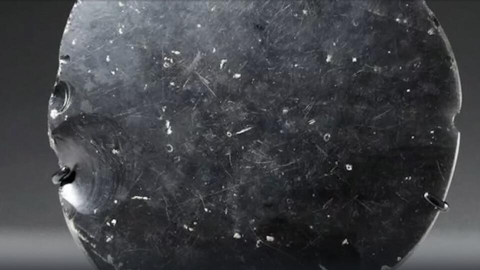 Кому досталось черное зеркало после смерти астролога. Фото: © Кадр из программы "Загадки человечества", РЕН ТВ