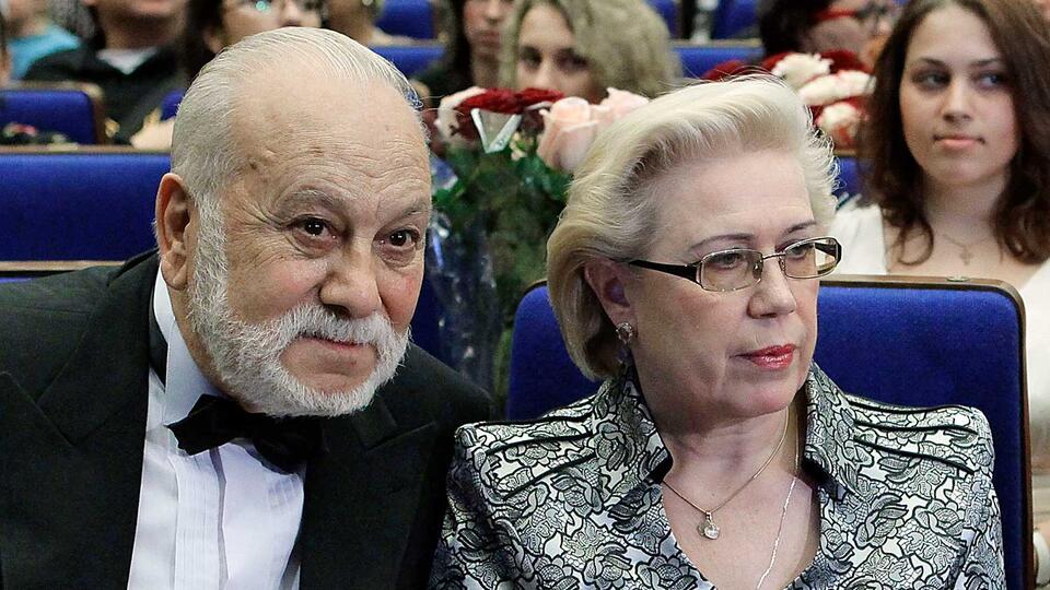 Почему Владимир Путин развелся с женой Людмилой и кто такая Алина Кабаева