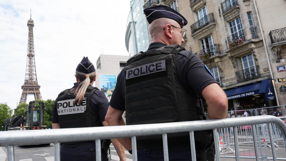 Восемь человек арестовали в Париже за расклеенные в метро стикеры с критикой ОИ