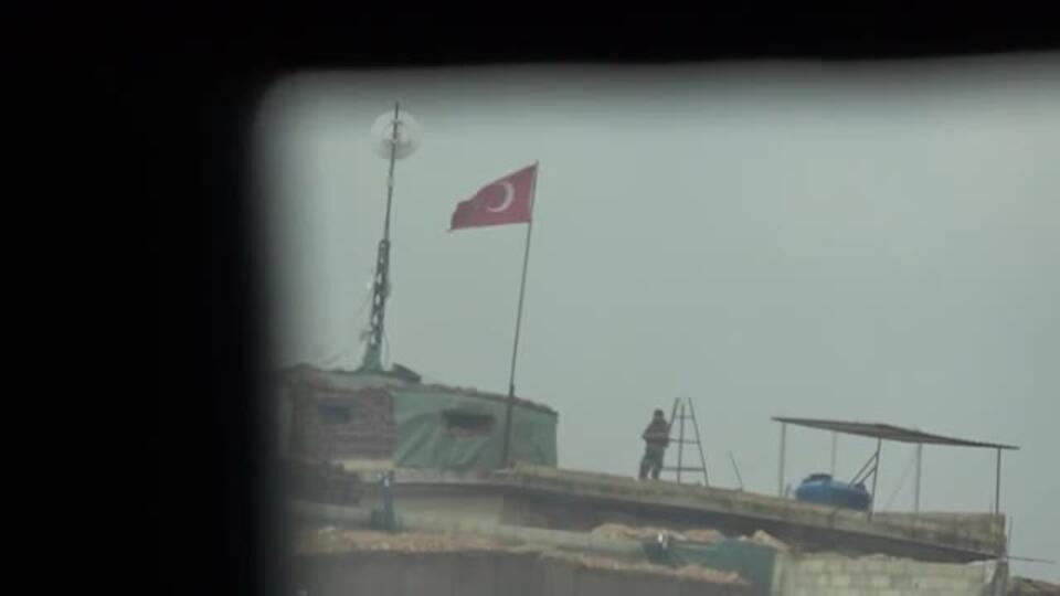 Турецкие военные возвели баррикады на главной автодороге в Сирии