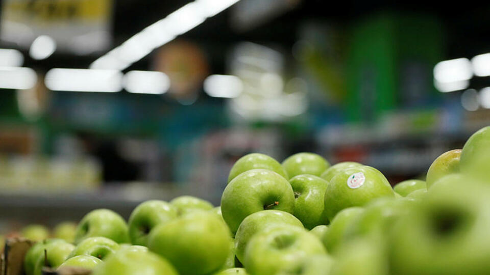В РФ ввели запрет на импорт томатов и яблок из Азербайджана
