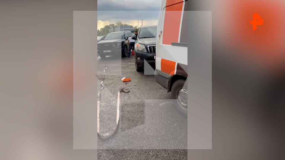 Расстрелянные ВСУ автомобили гражданских в Судже попали на видео