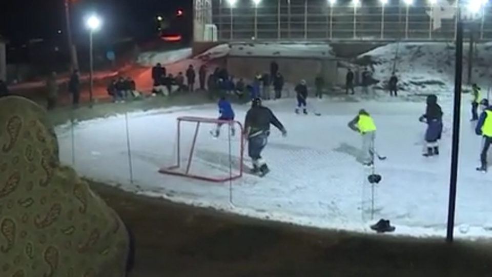 Горный хоккей: жители аулов в Дагестане провели уникальный матч