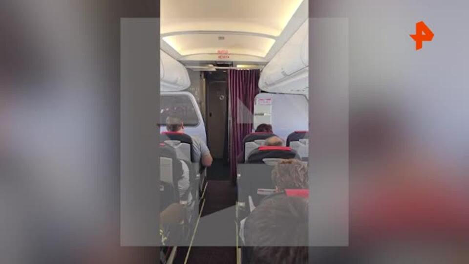 Авиадебошир попытался открыть дверь во время полета из Еревана в Москву