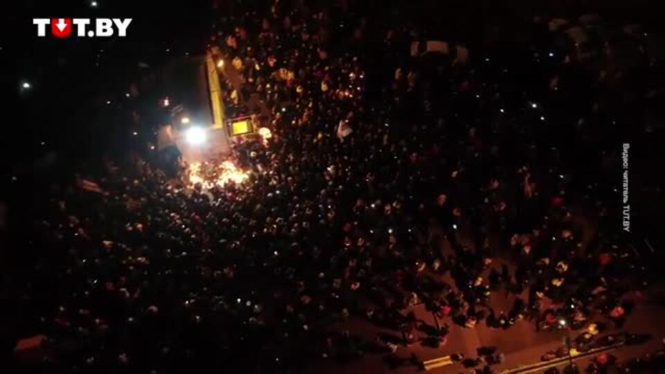 Люди собрались в Минске из-за смерти Романа Бондаренко